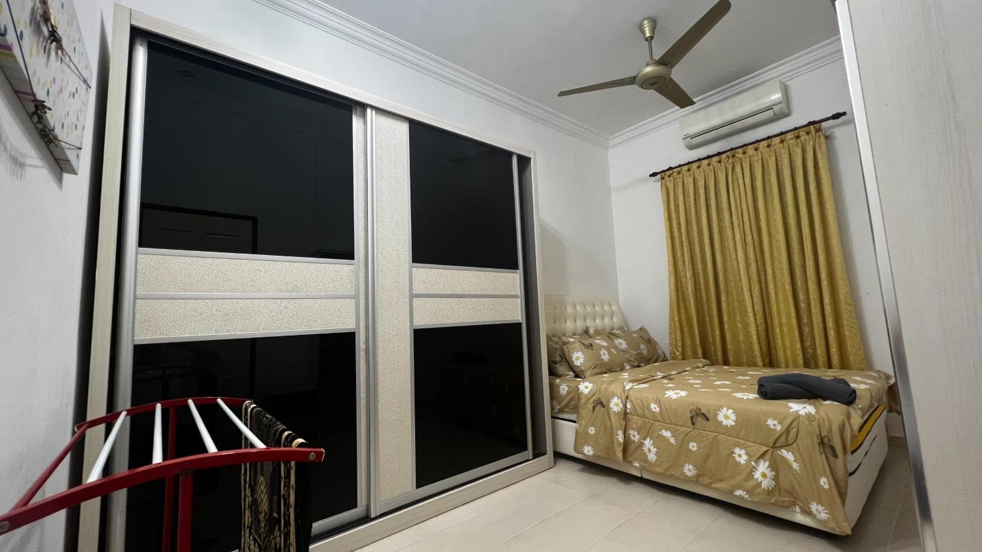 Yb Guest House 4 Bilik 5 Katil Chukai Экстерьер фото