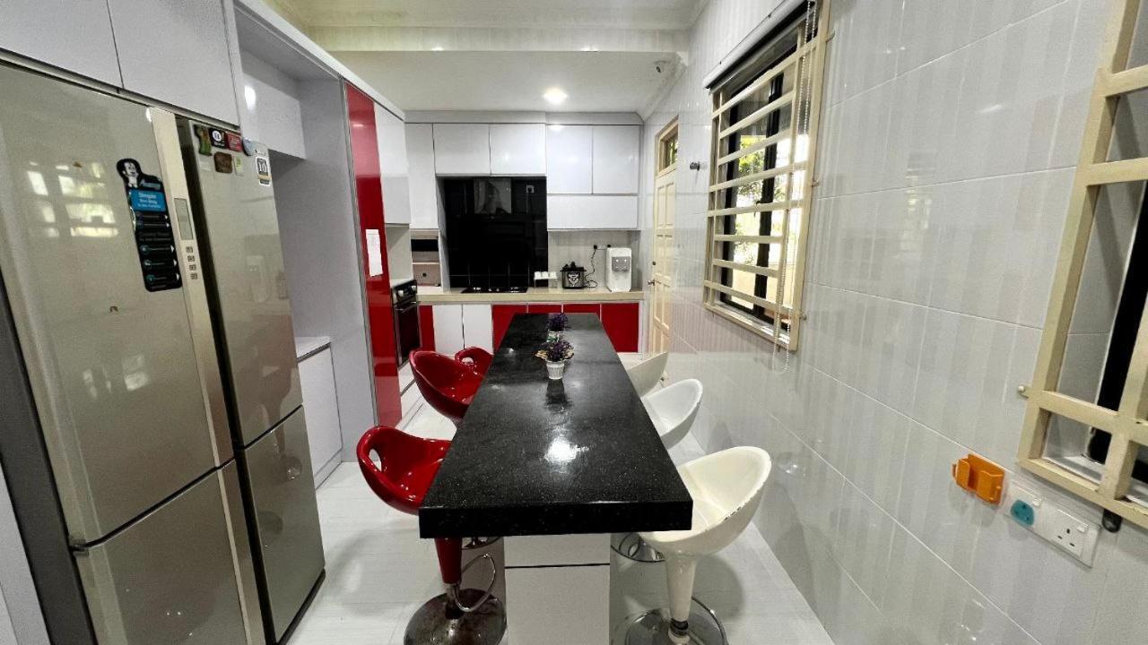 Yb Guest House 4 Bilik 5 Katil Chukai Экстерьер фото