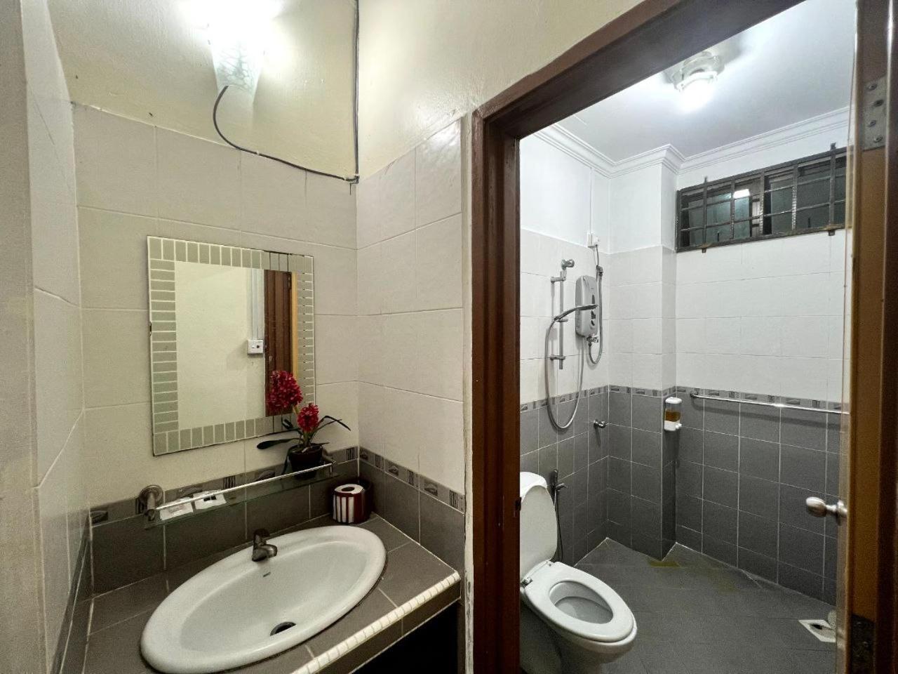 Yb Guest House 4 Bilik 5 Katil Chukai Экстерьер фото