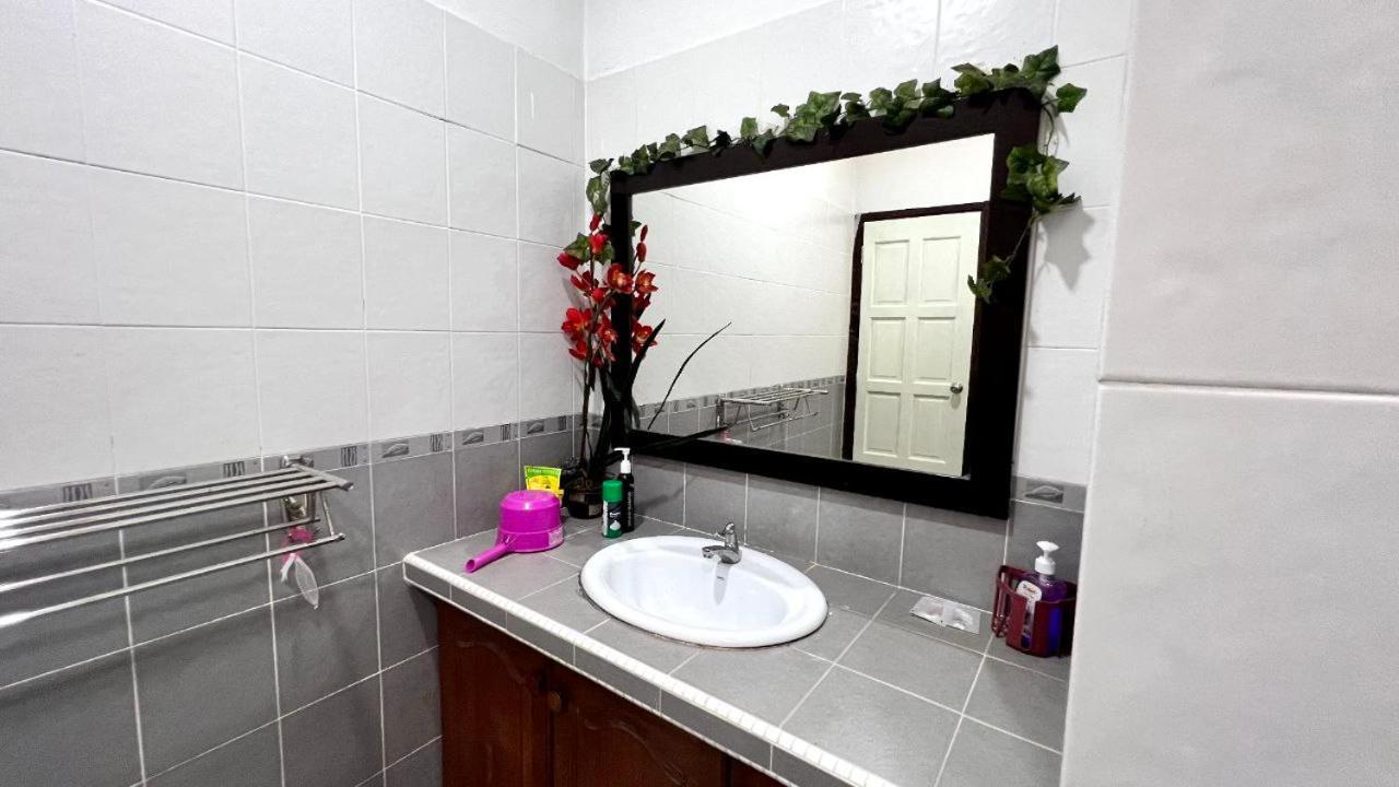Yb Guest House 4 Bilik 5 Katil Chukai Экстерьер фото